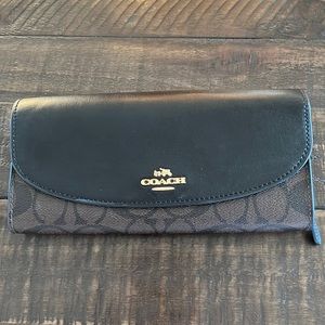 Coach women’s wallet canvas and soft leather brown/ black